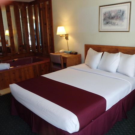 Americas Best Value Inn Saint Ignace Camera foto