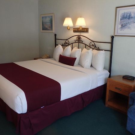 Americas Best Value Inn Saint Ignace Camera foto