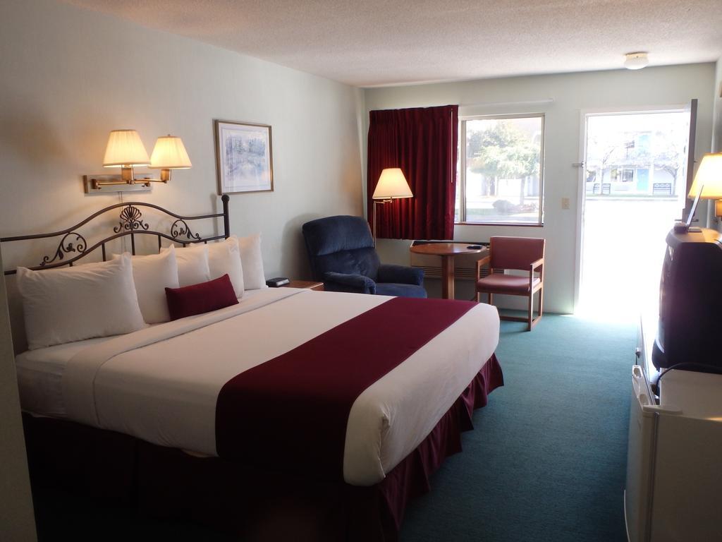 Americas Best Value Inn Saint Ignace Camera foto