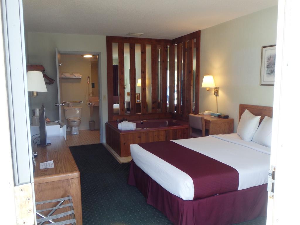 Americas Best Value Inn Saint Ignace Camera foto