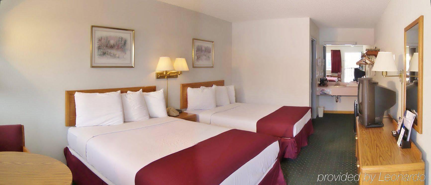 Americas Best Value Inn Saint Ignace Esterno foto
