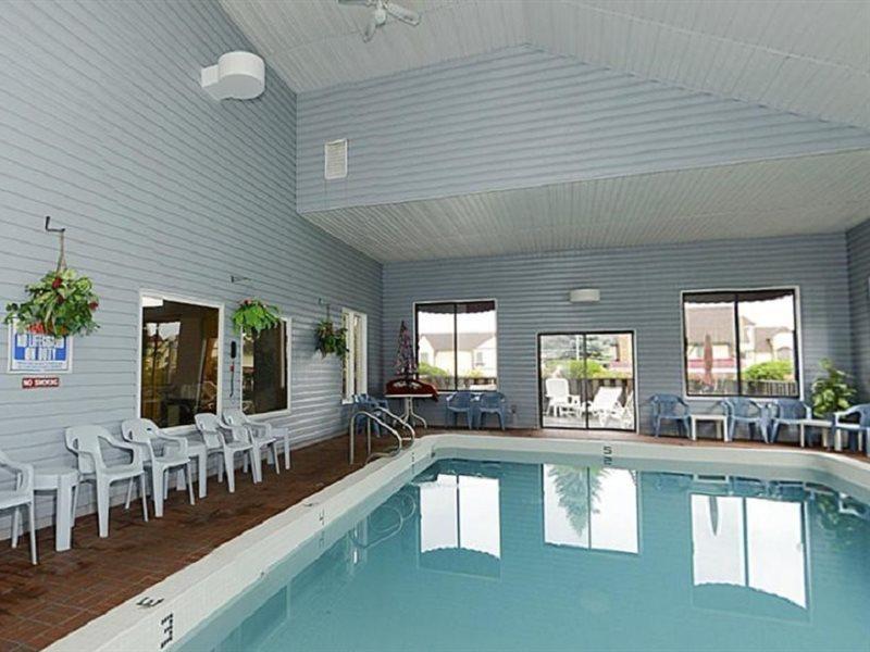 Americas Best Value Inn Saint Ignace Esterno foto