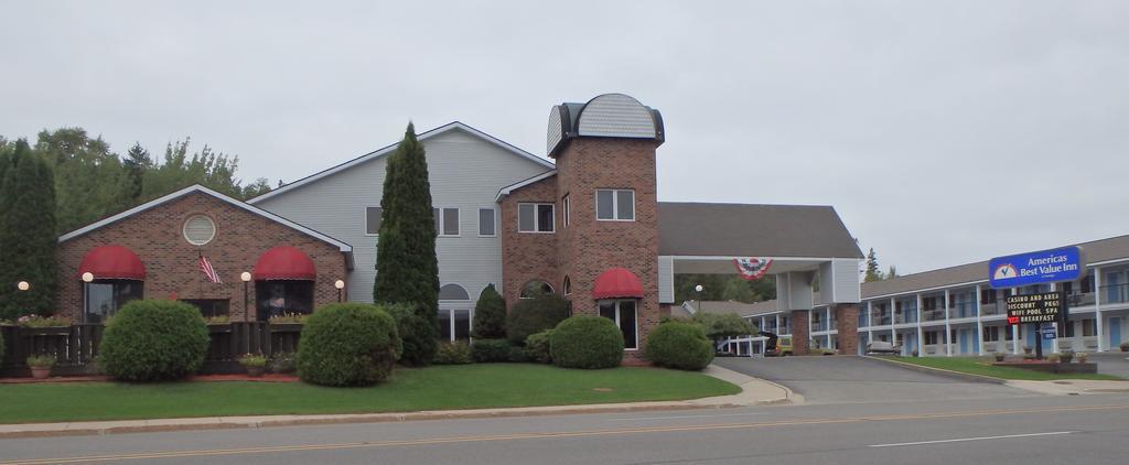 Americas Best Value Inn Saint Ignace Esterno foto