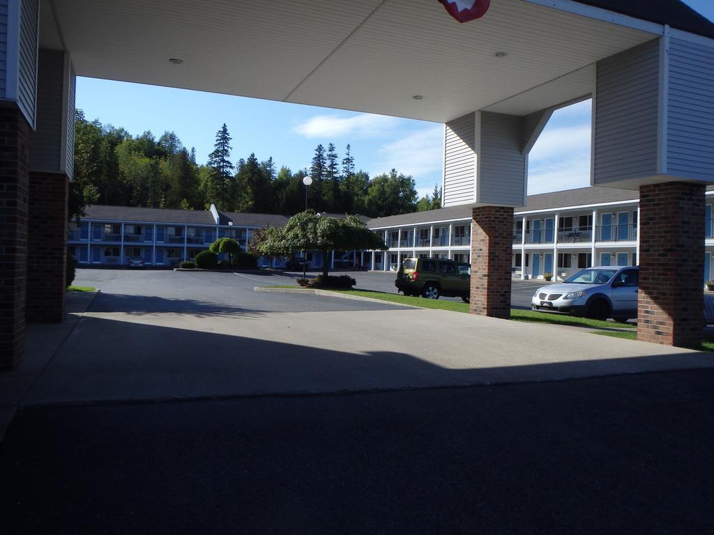 Americas Best Value Inn Saint Ignace Esterno foto