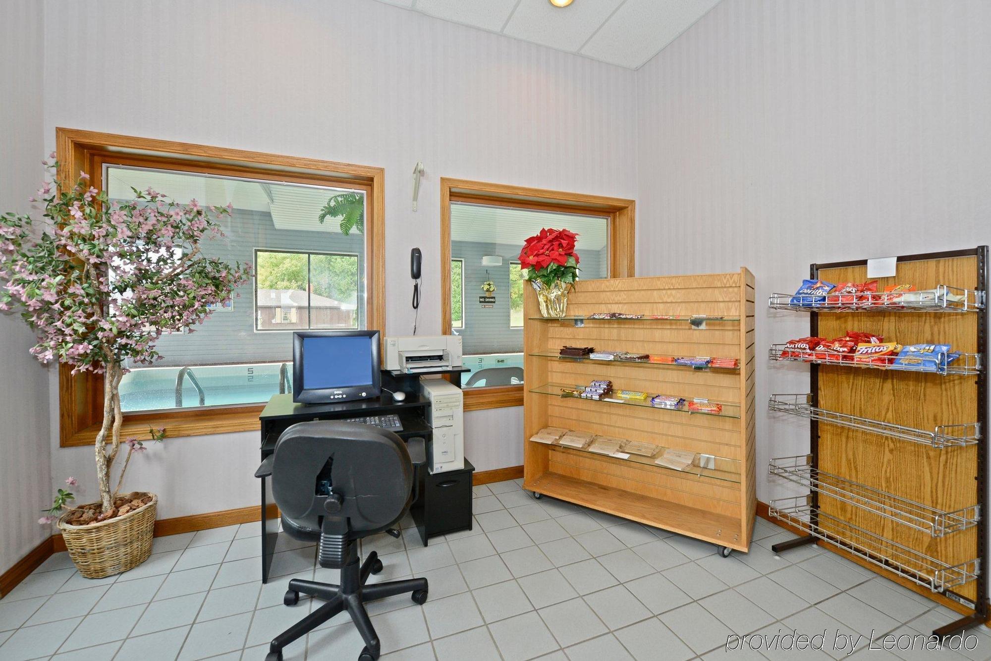 Americas Best Value Inn Saint Ignace Esterno foto