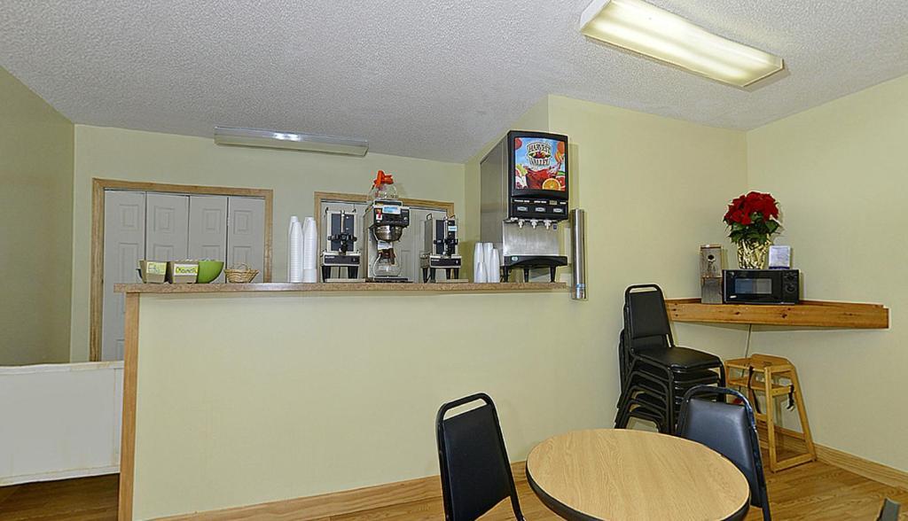 Americas Best Value Inn Saint Ignace Esterno foto