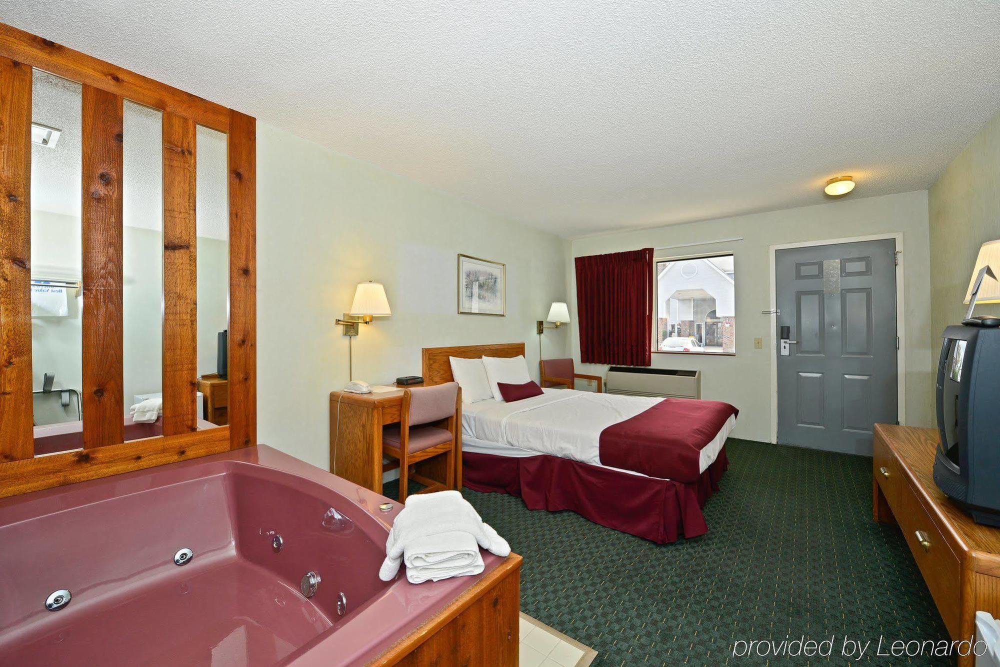 Americas Best Value Inn Saint Ignace Camera foto